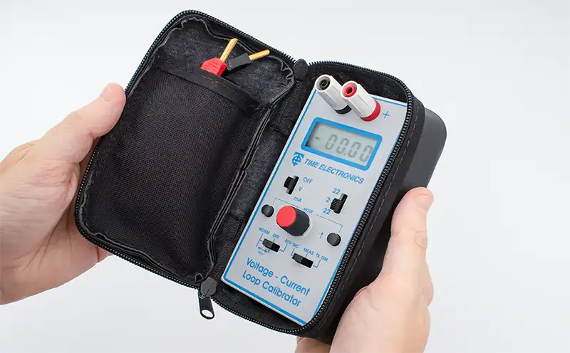 1048 Portable Voltage and Current Calibrator