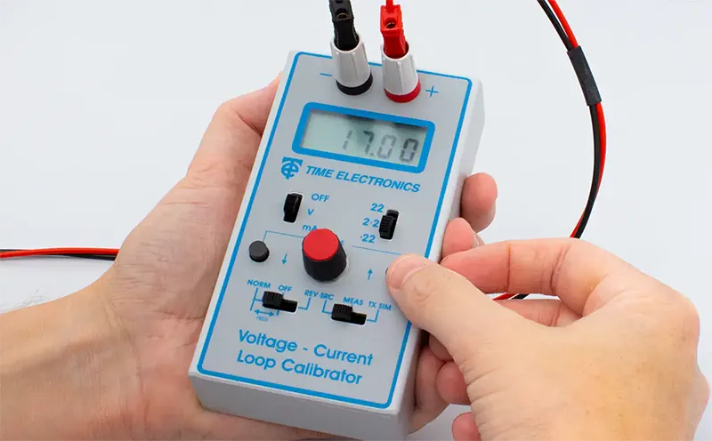 1048 Portable Voltage and Current Calibrator