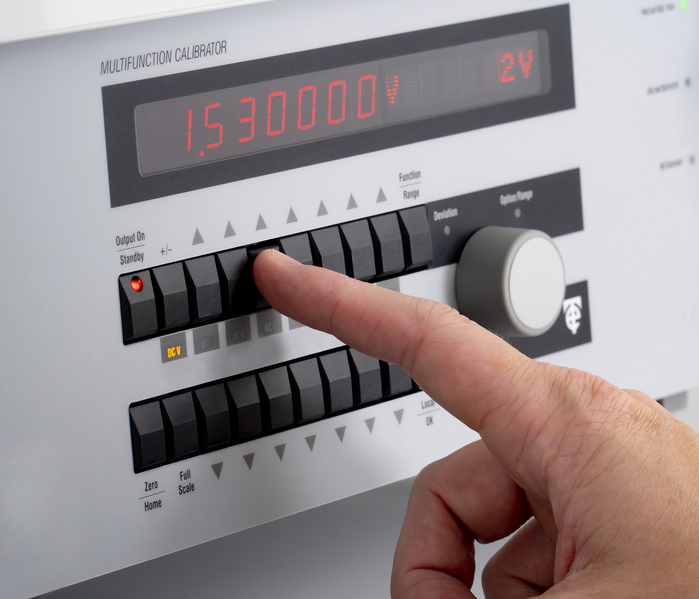 5077 Multifunction Power Calibrator | Time Electronics