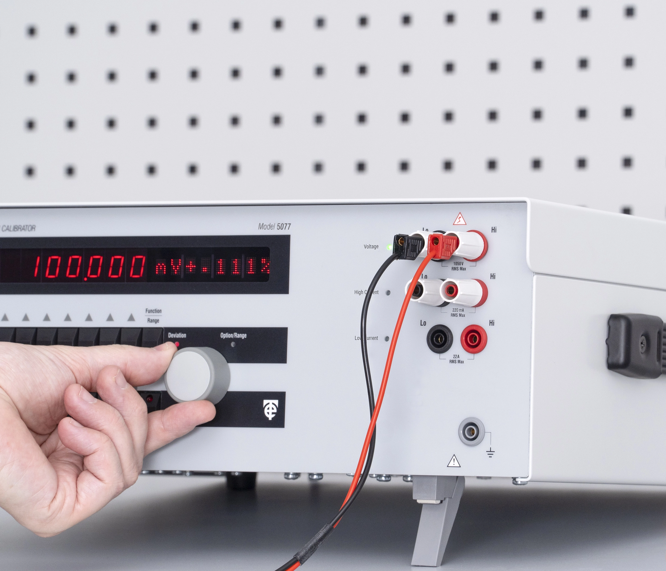 5077 Multifunction Power Calibrator | Time Electronics