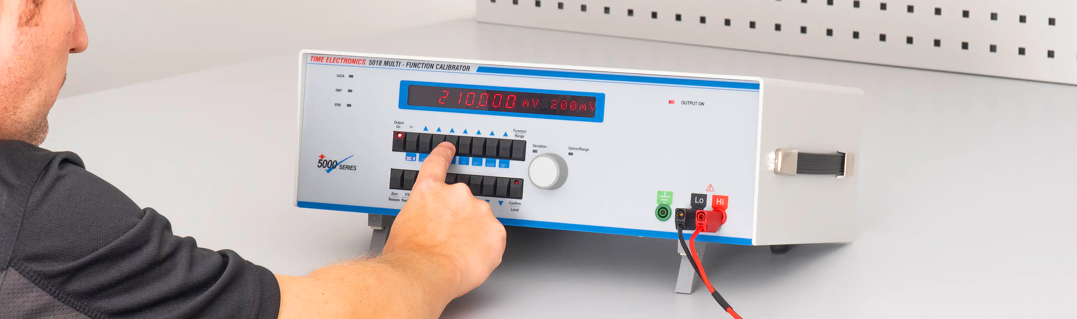 5018 AC/DC Voltage and Current Calibrator | Time Electronics