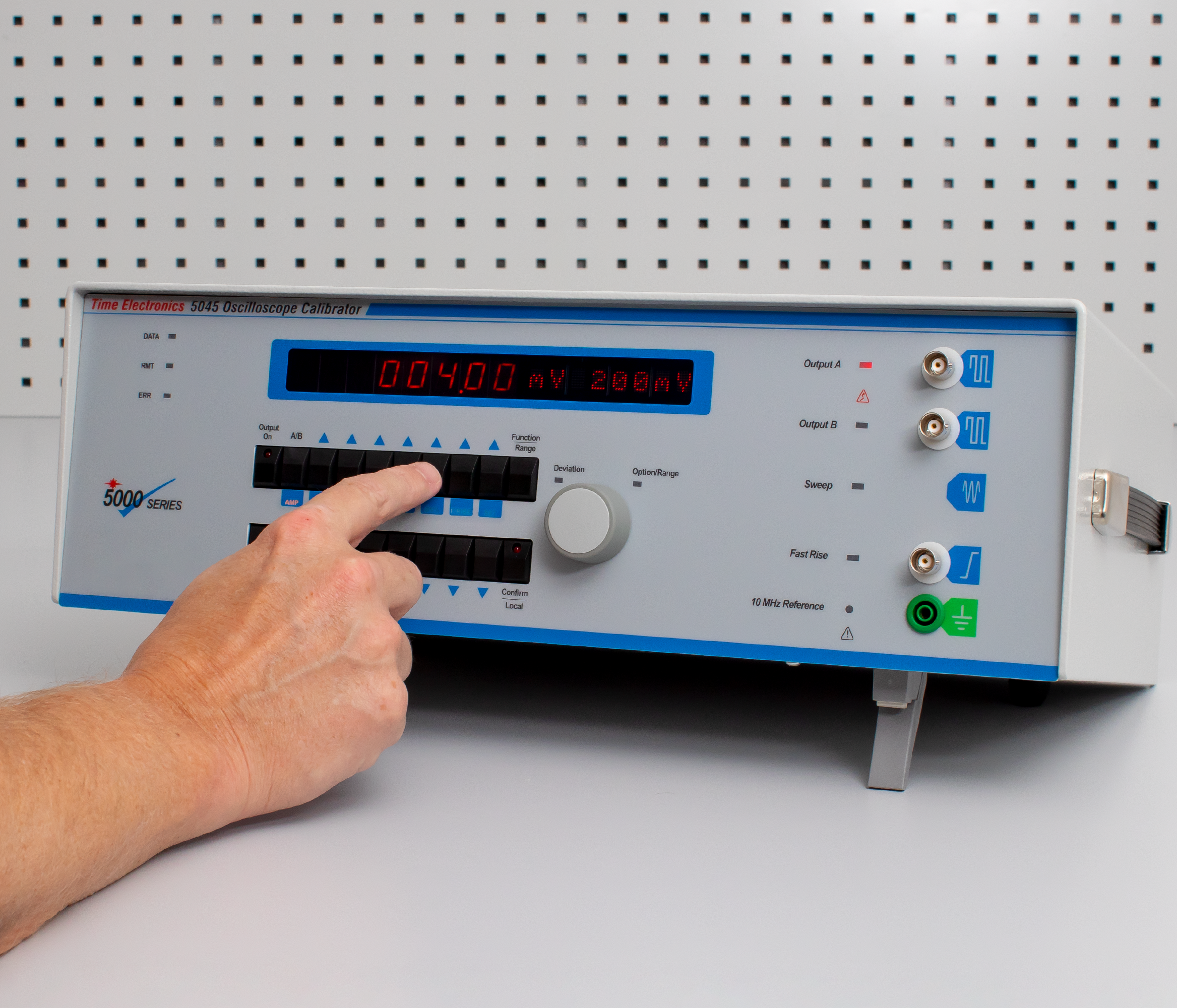 5045 Oscilloscope Calibrator | Time Electronics