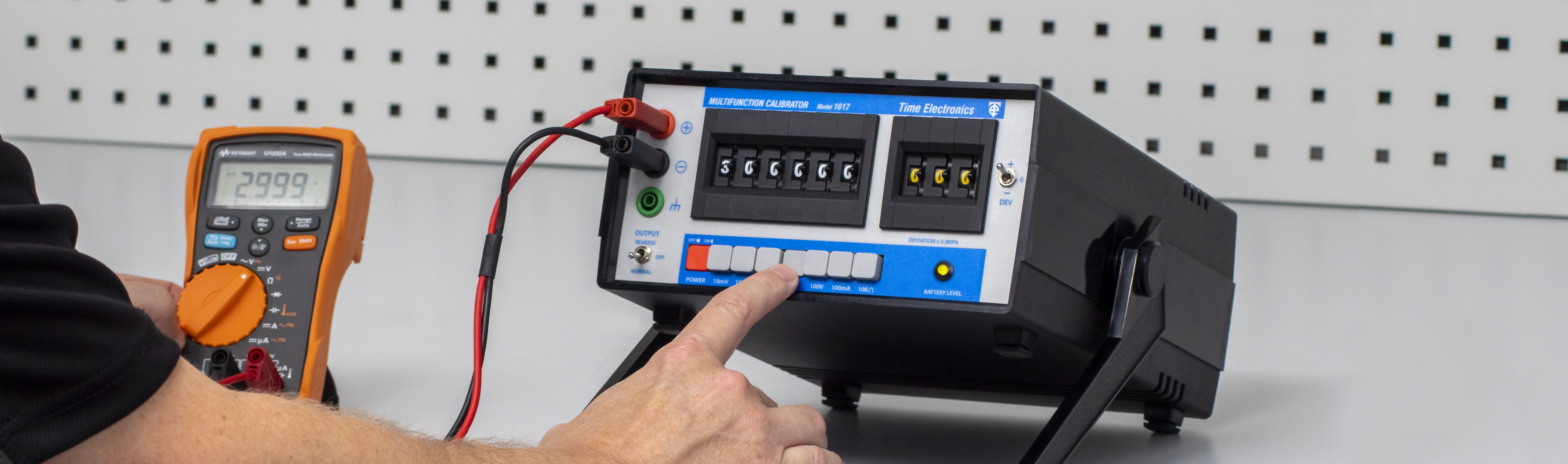 1017 Portable Multifunction Calibrator - DC Voltage, Current and ...