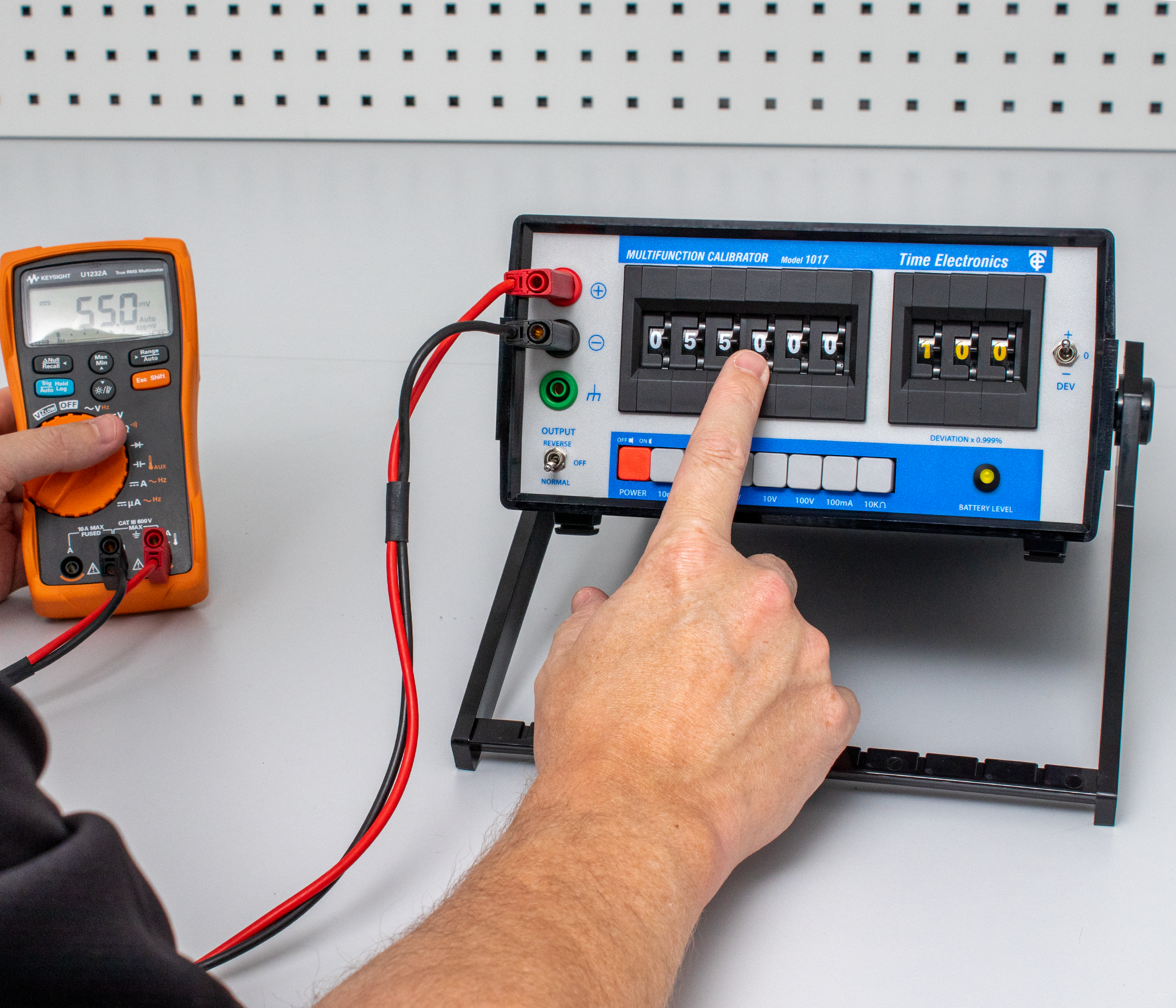 1017 Portable Multifunction Calibrator - DC Voltage, Current and ...